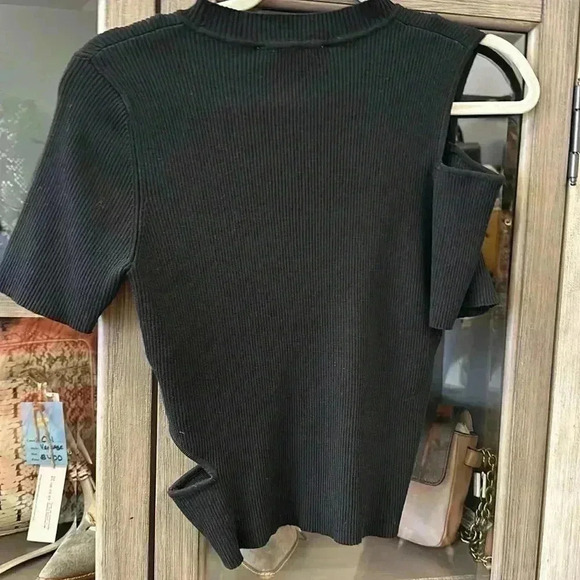 ZARA RIBBED CUT OUT CROPPED TOP SIZE MEDIUM - Picture 5 of 7